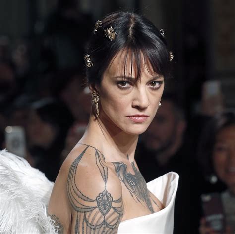 asia argento nuda|Asia Argento foto: nuda, senza veli con un corpo perfetto